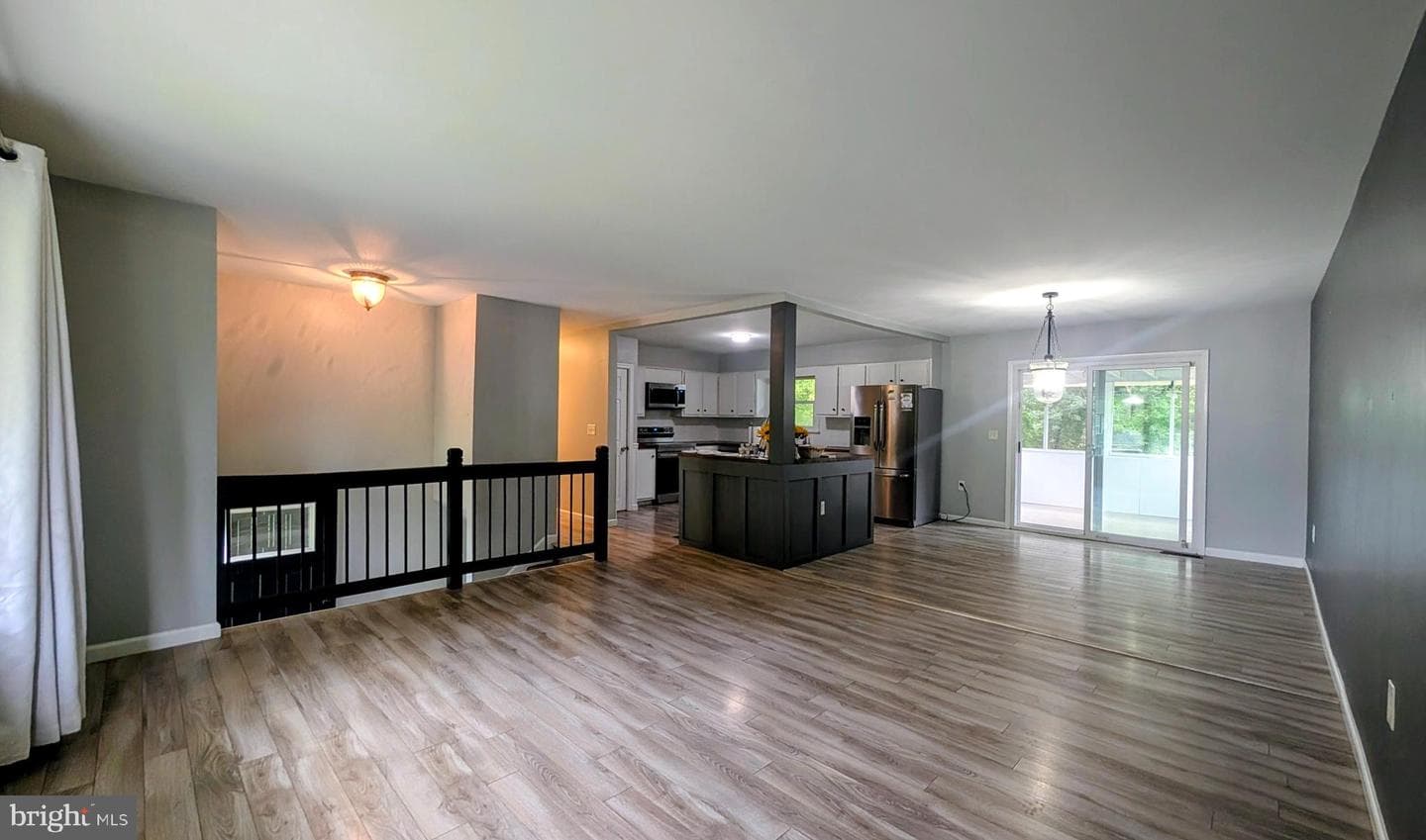 922 Petinot Place photo 5