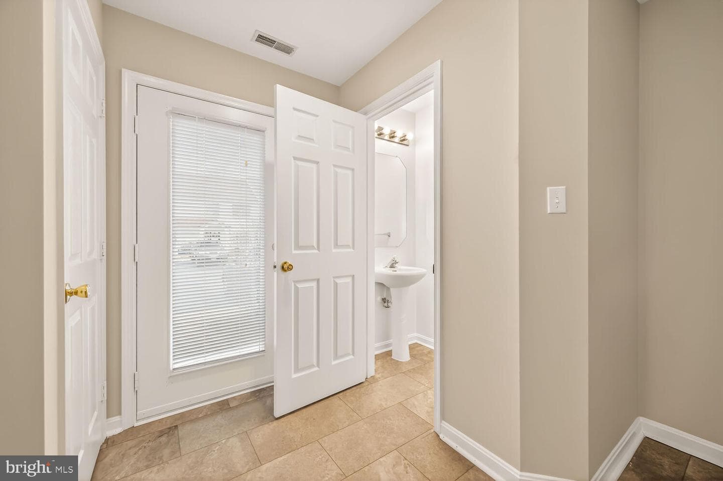 54 Queen Caroline Court photo 13