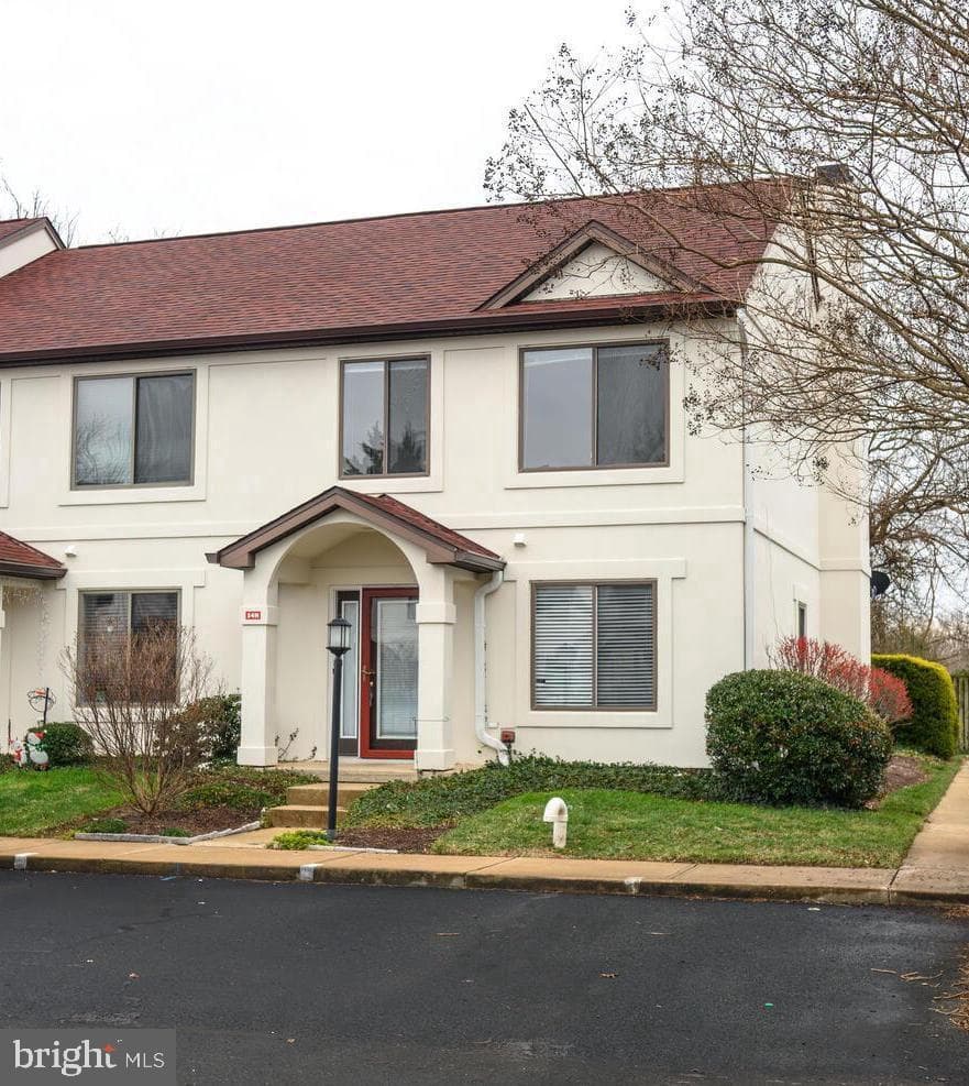 54 Queen Caroline Court photo 3