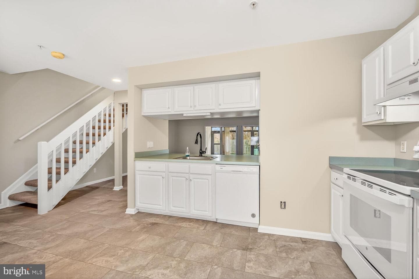54 Queen Caroline Court photo 7