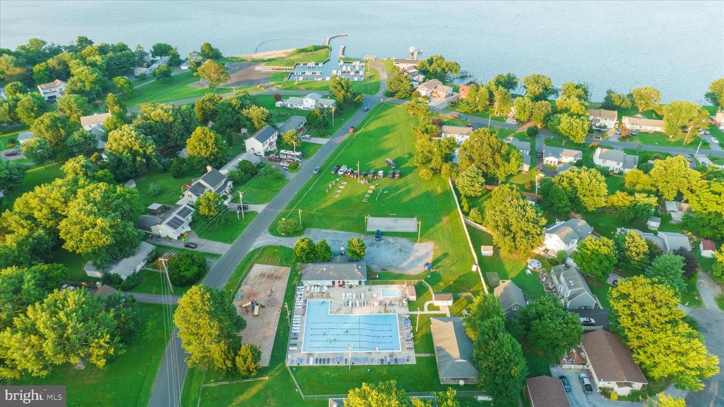 10 Genevieve Court photo 4