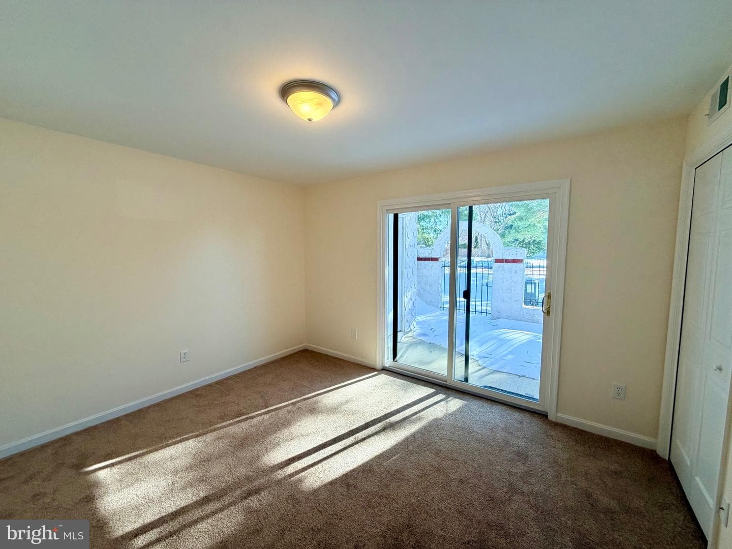3 Queen Victoria Court photo 6