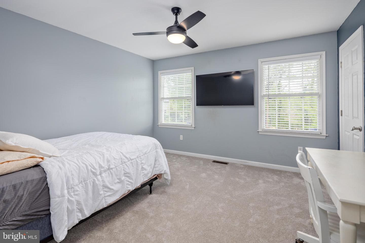 421 Victoria Way photo 29