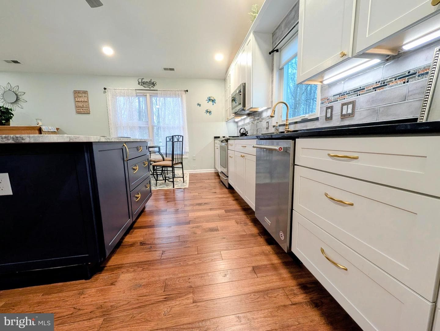 704 Cloverfields Drive photo 8