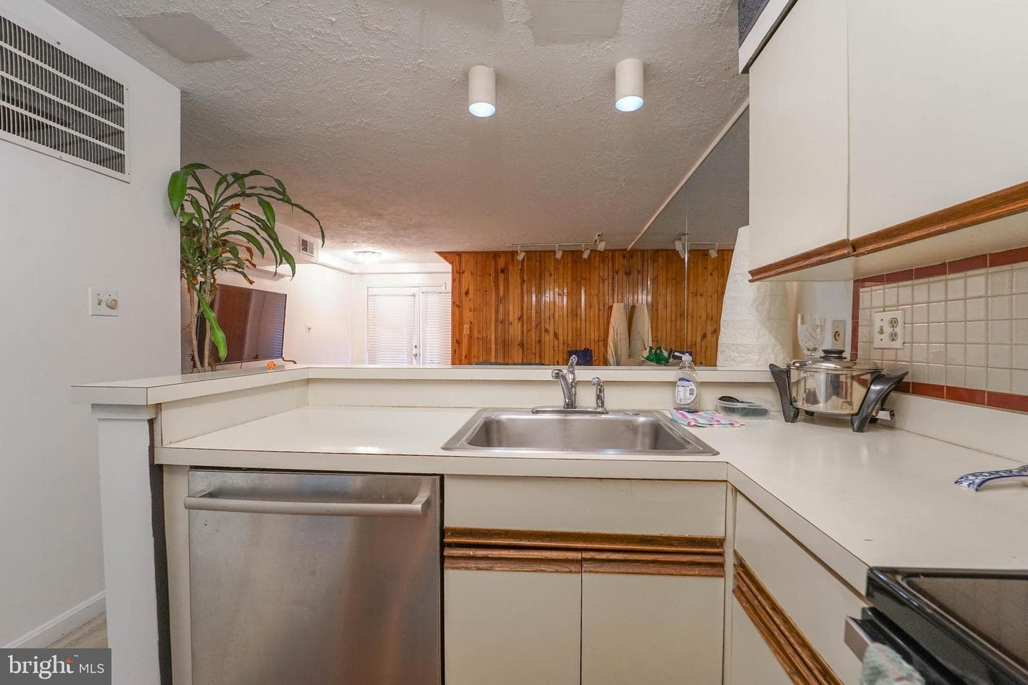 8 Queen Victoria Way photo 22