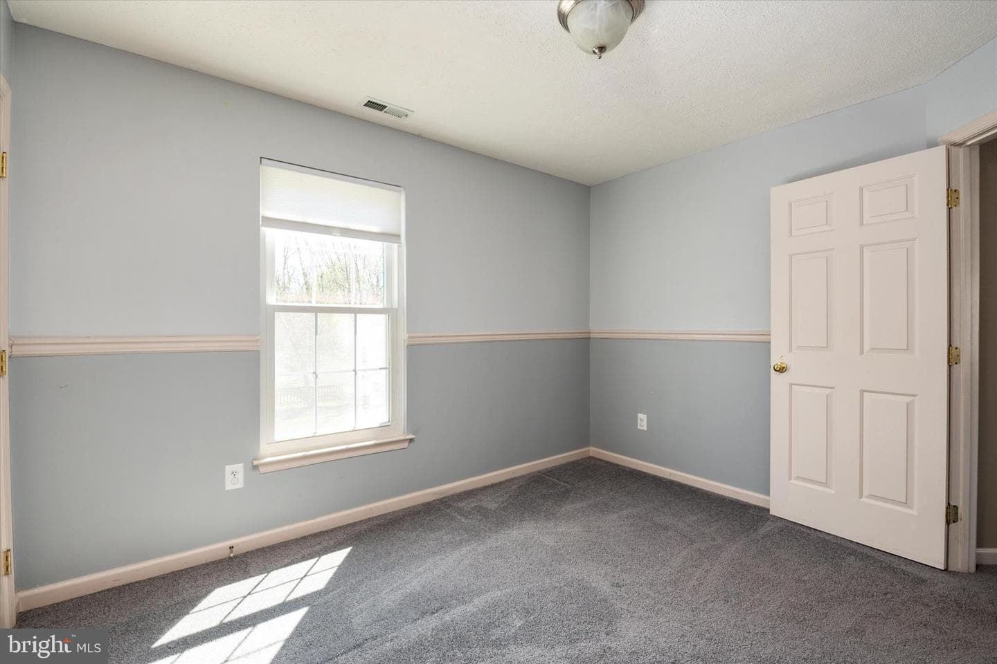 213 Edenderry Avenue photo 26