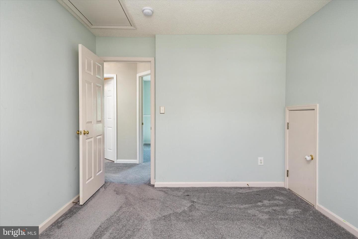 213 Edenderry Avenue photo 31