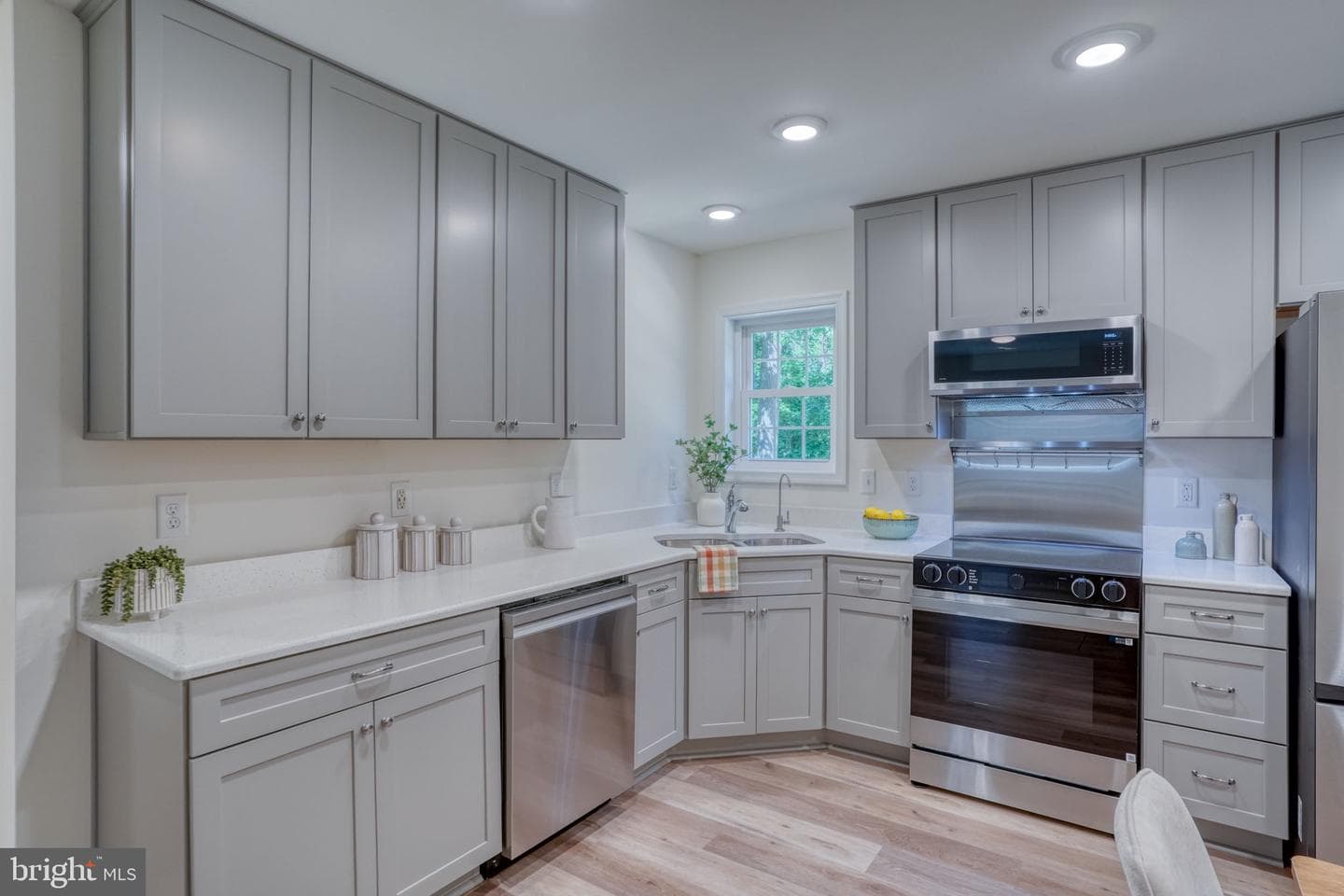 240 Merganser Dr photo 14