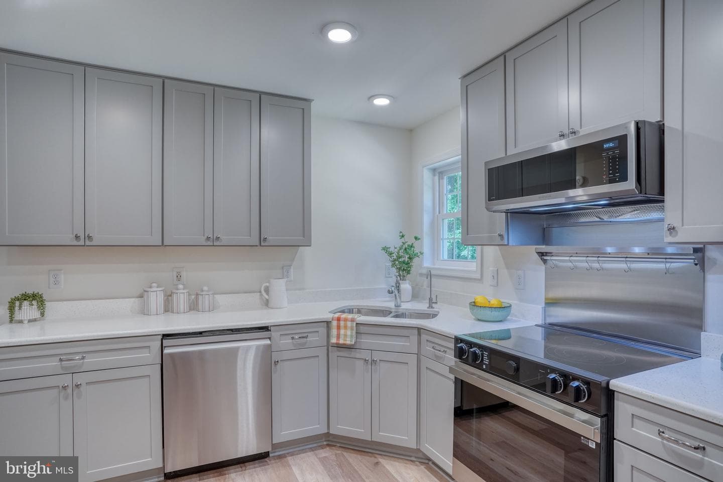 240 Merganser Dr photo 15