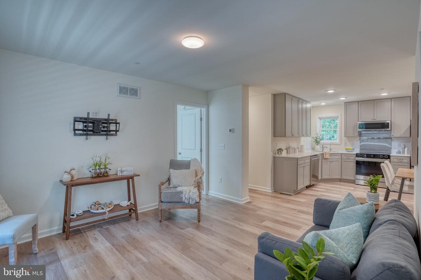 240 Merganser Dr photo 9