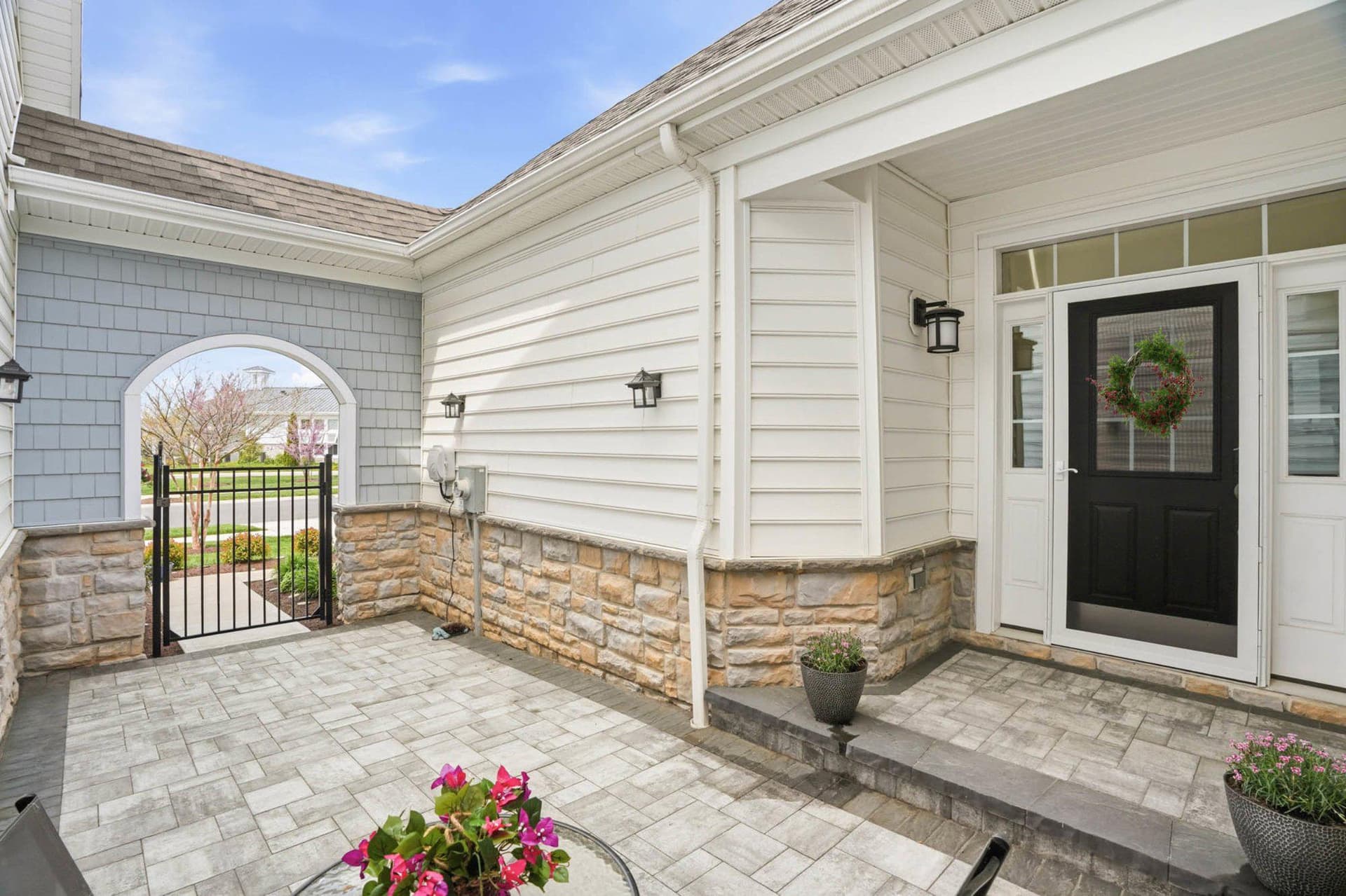 932 Moorings Circle photo 2