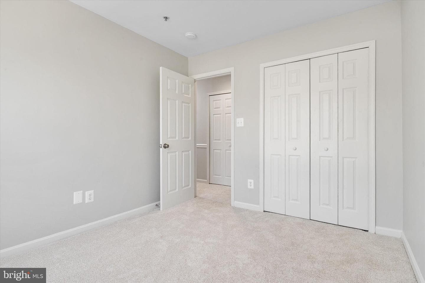54f Queen Caroline Court photo 26