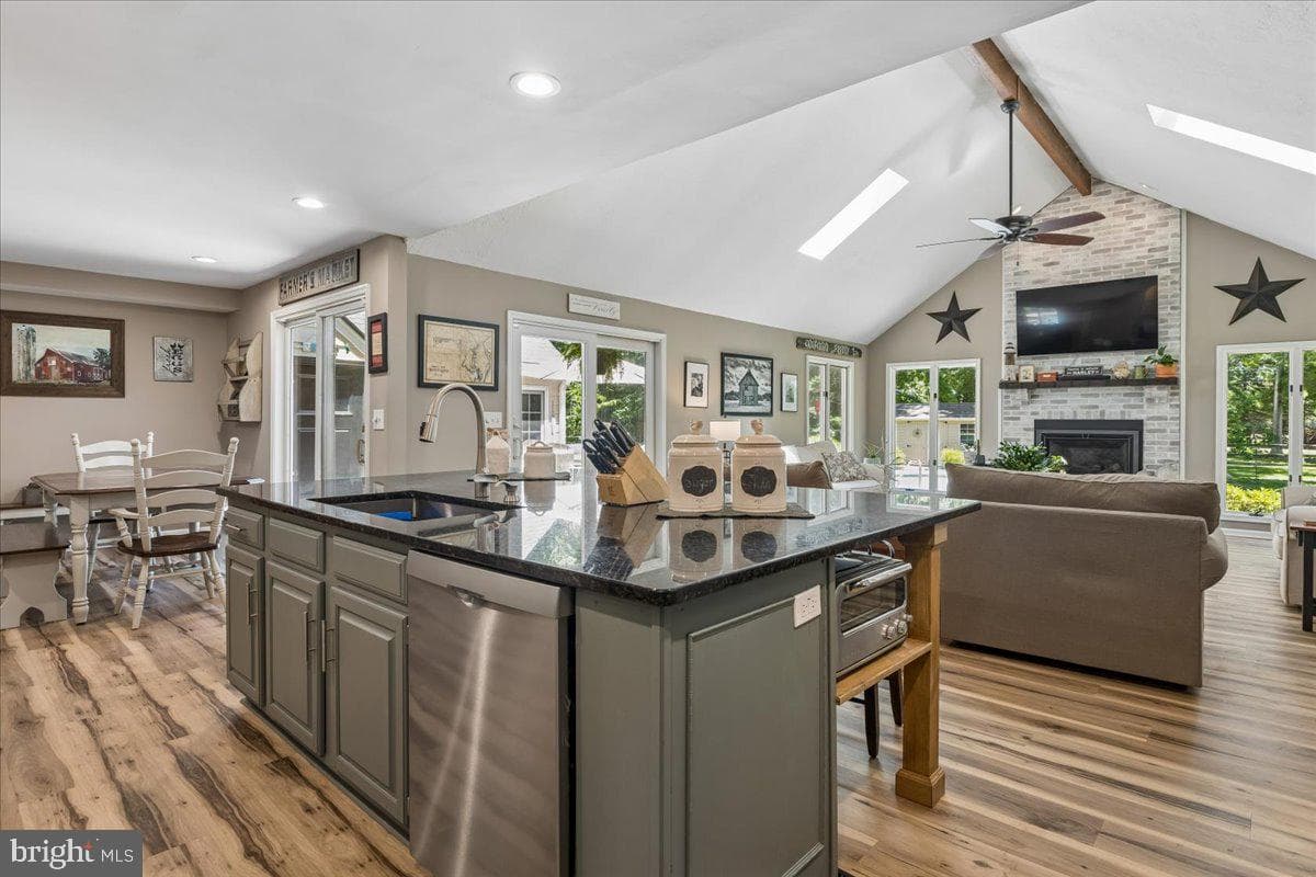 350 Prospect Bay Drive W photo 12