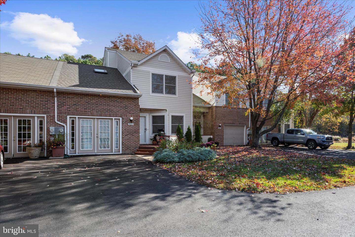 5011 Bridgepointe Drive photo 4