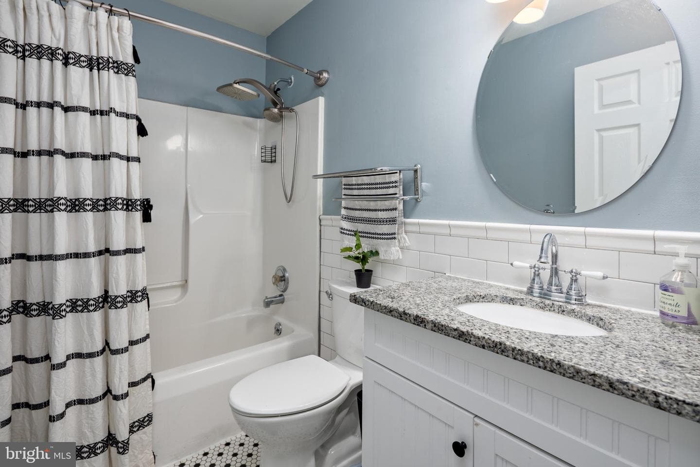 756 Kimberly Way photo 16