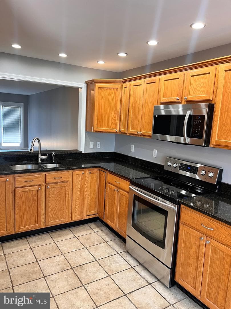 6005 Bridgepointe Drive photo 9