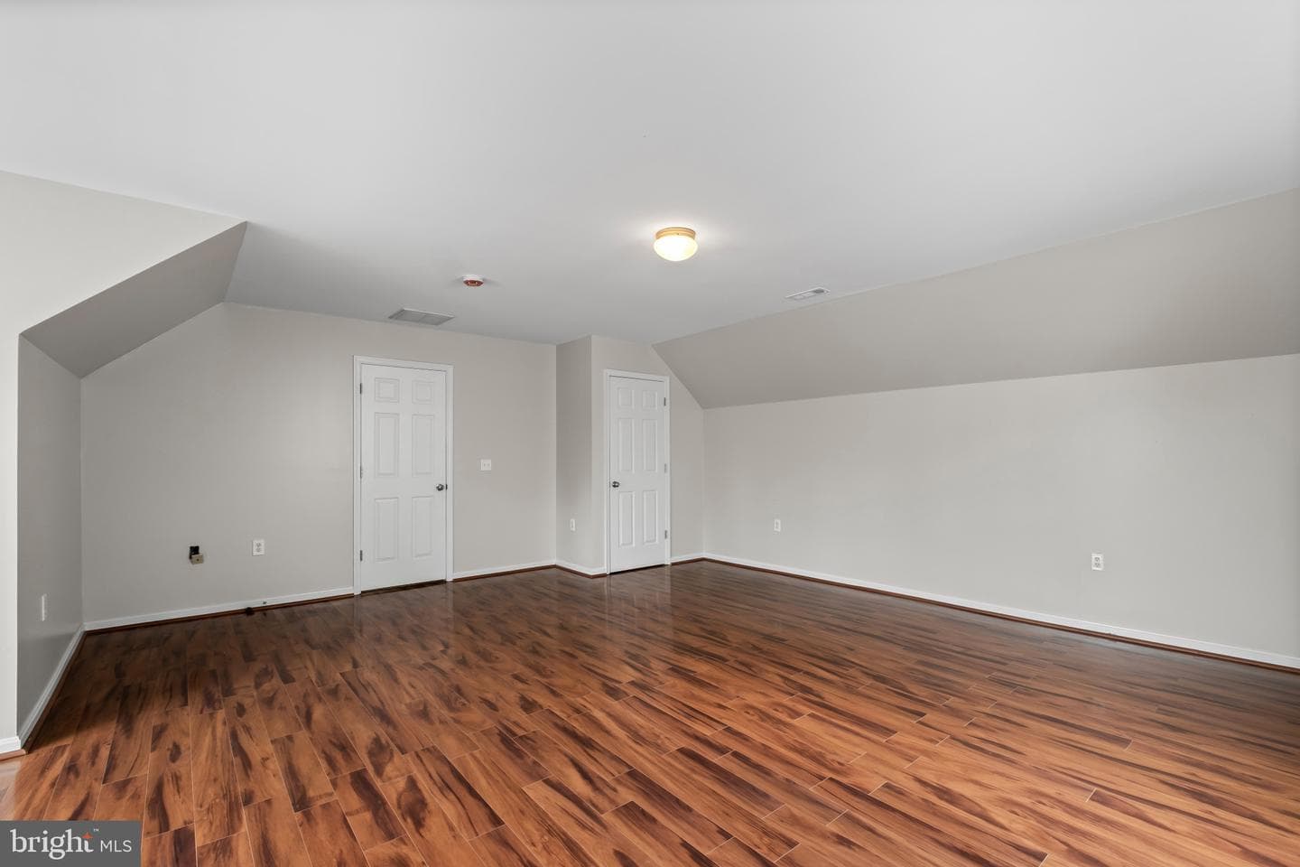 450 Web Foot Lane photo 35