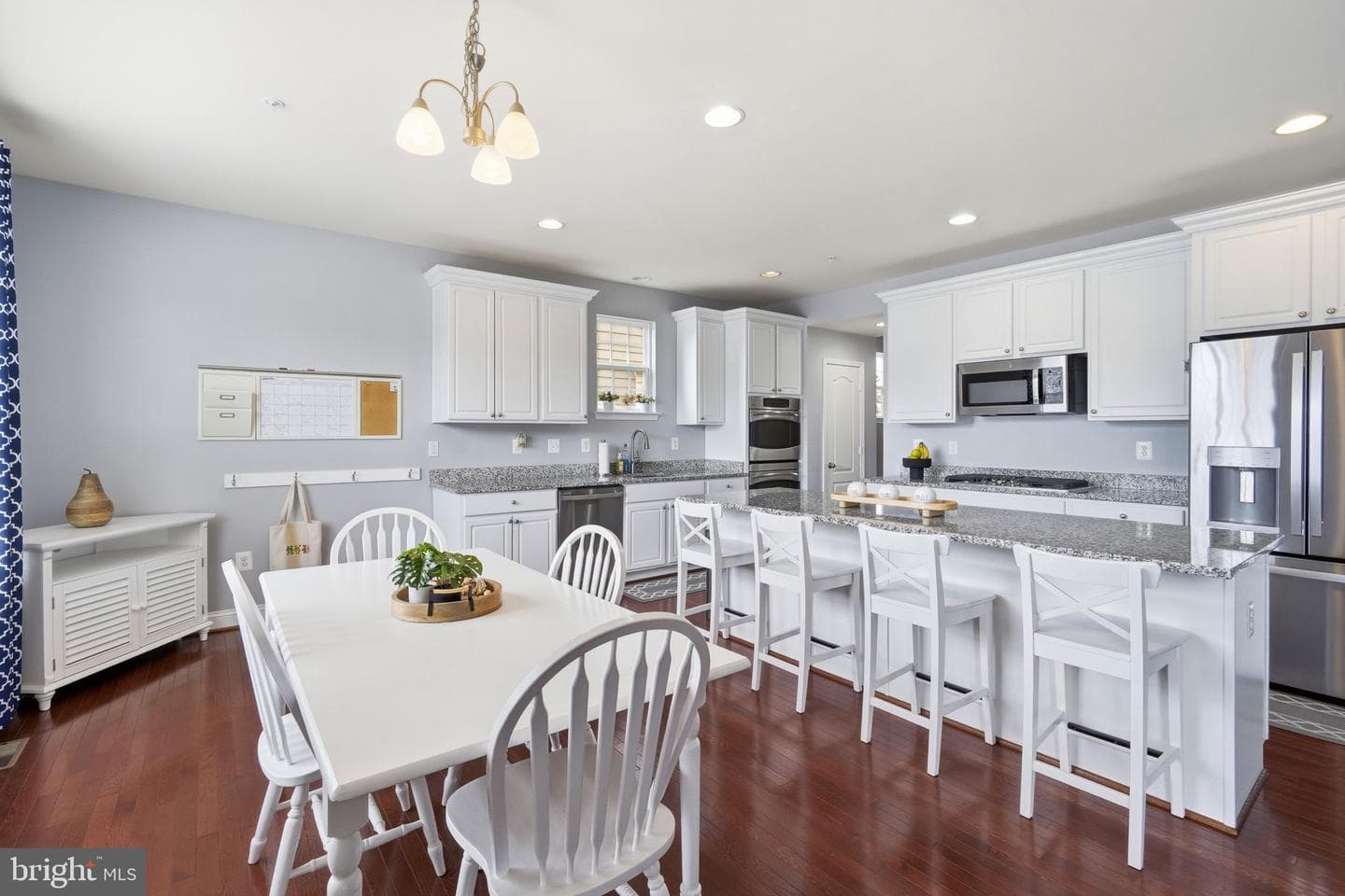 232 Evelyne Street photo 3