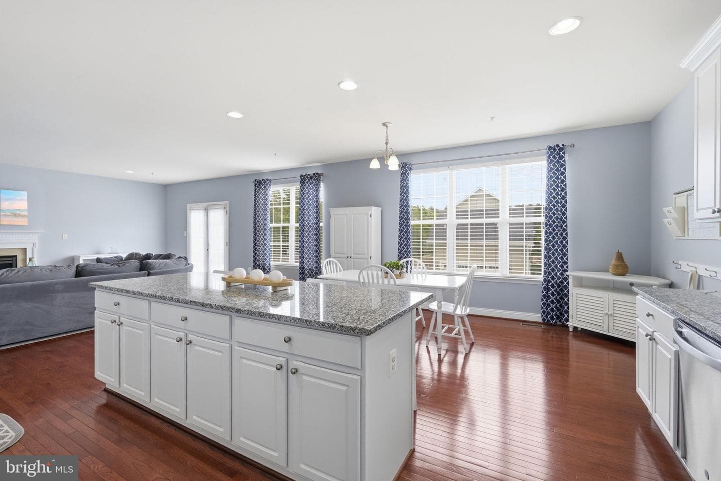 232 Evelyne Street photo 5