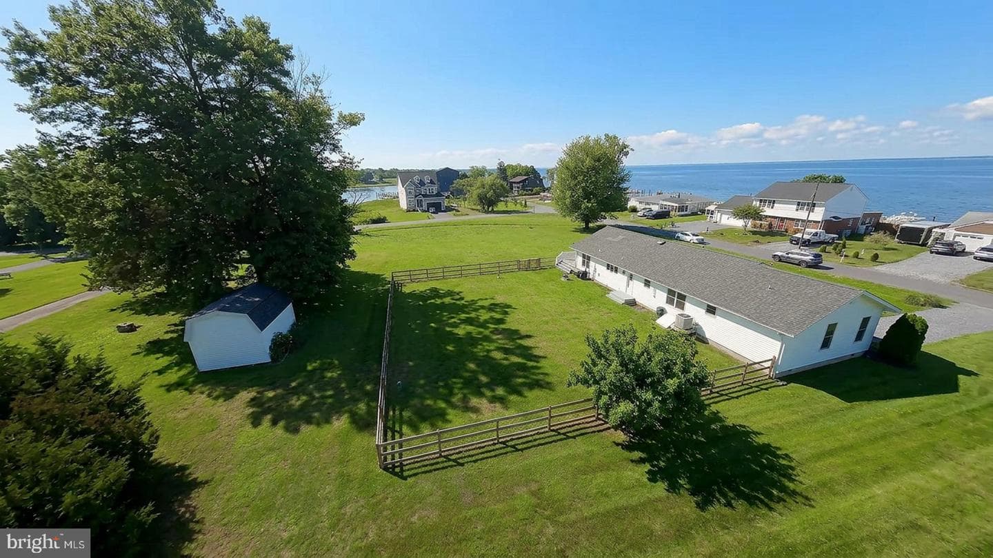 713 Bay Drive photo 3