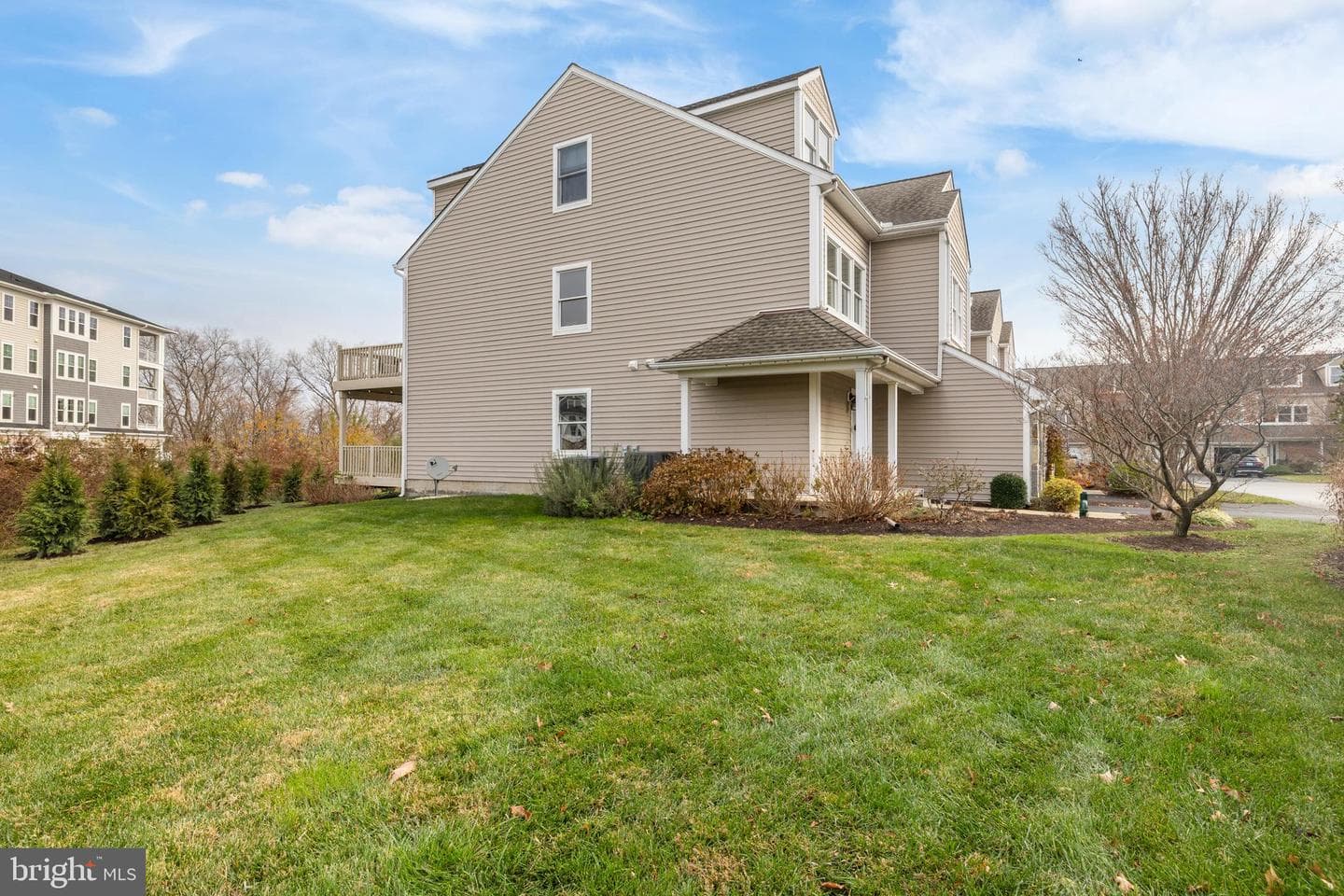 807 Auckland Way photo 4