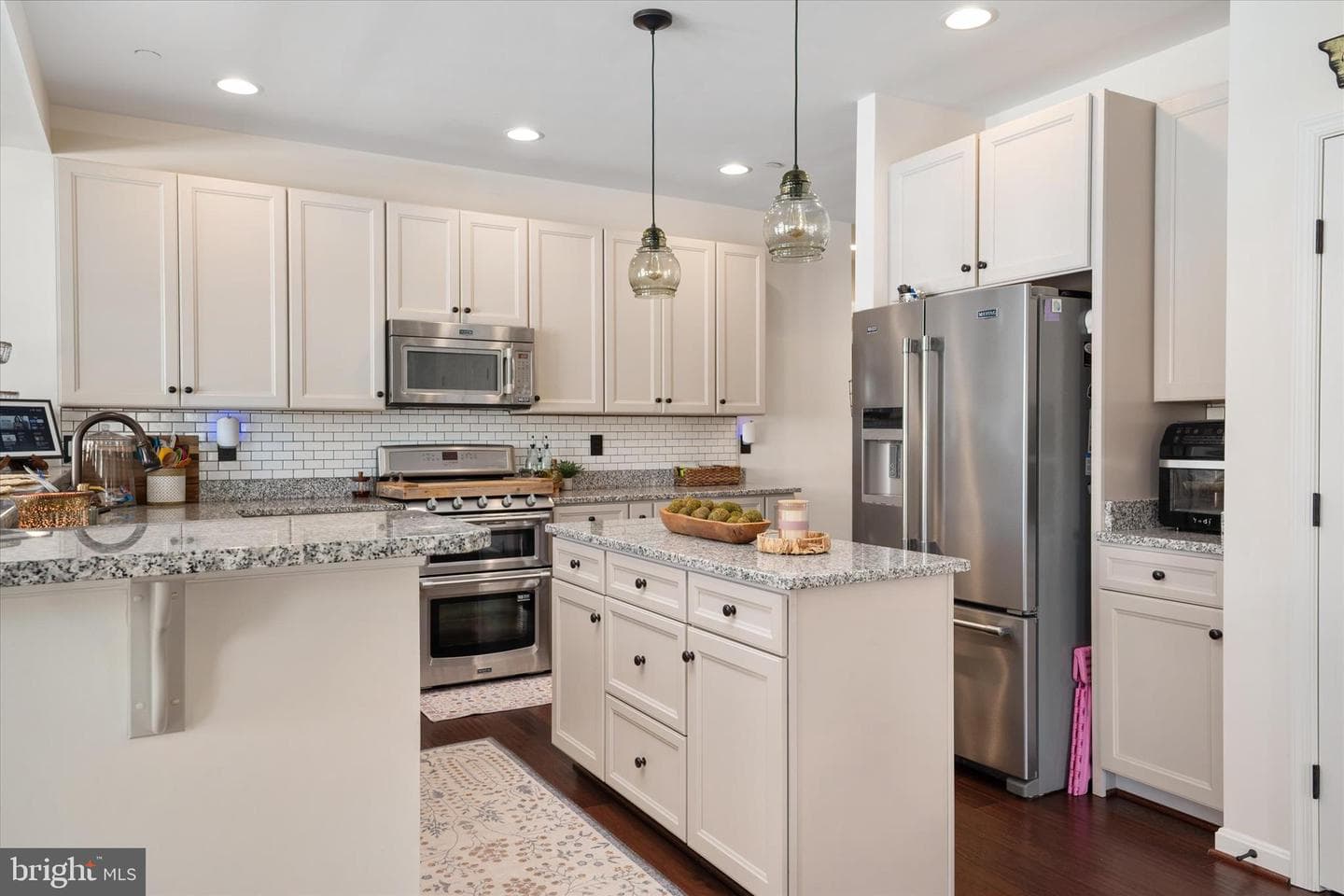 126 E Brook Drive photo 3