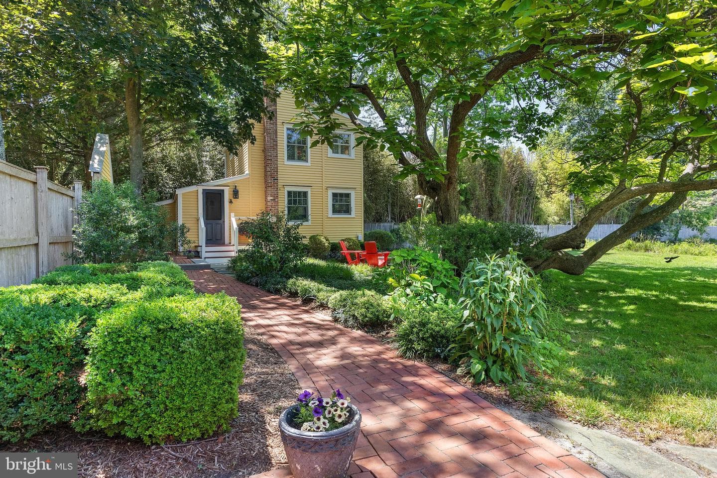 114 Front Street photo 1