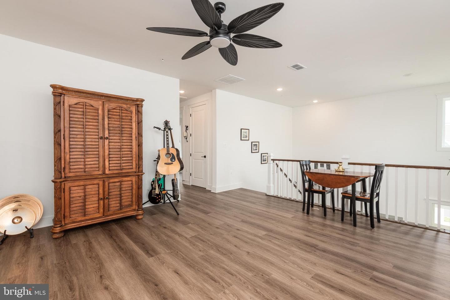 233 Peregrine Drive photo 32