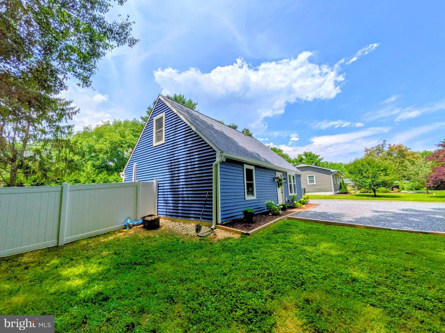 102 Maple Road photo 47