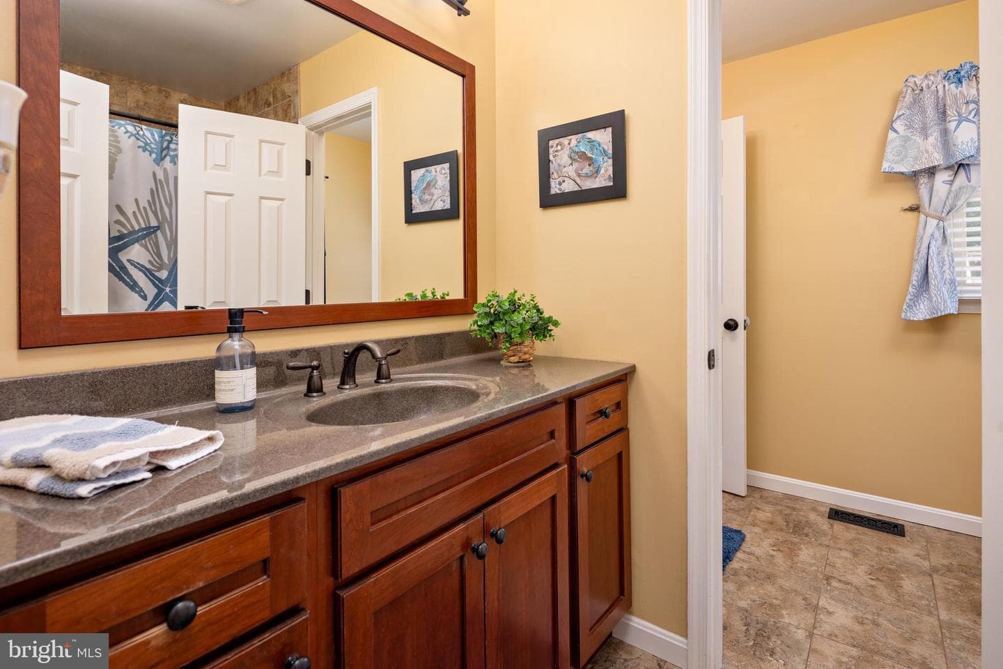 729 Kimberly Way photo 17