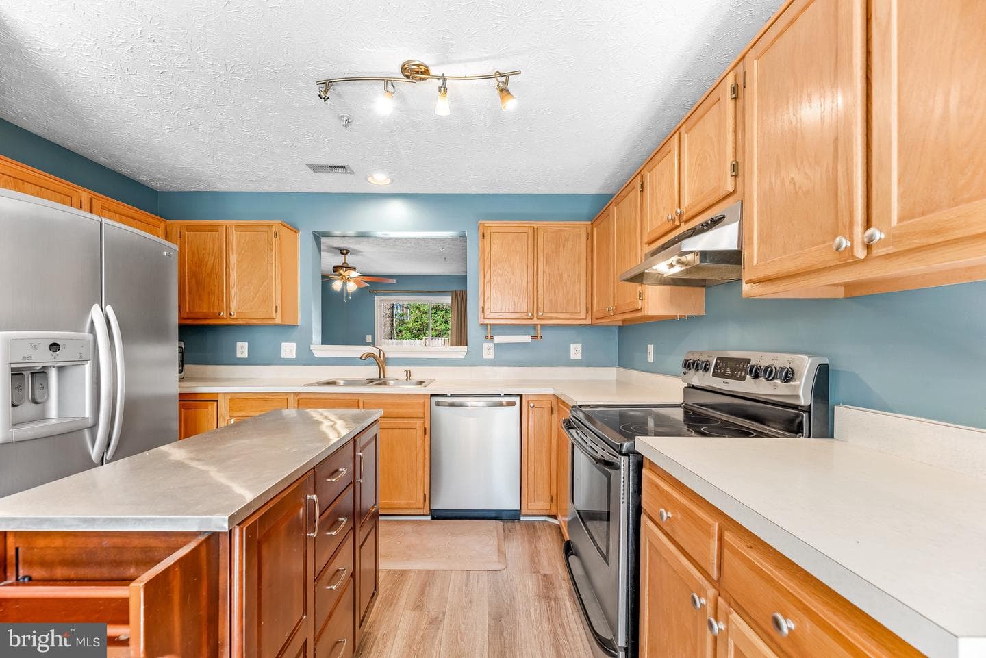 48213 Picketts Harbor Court photo 10