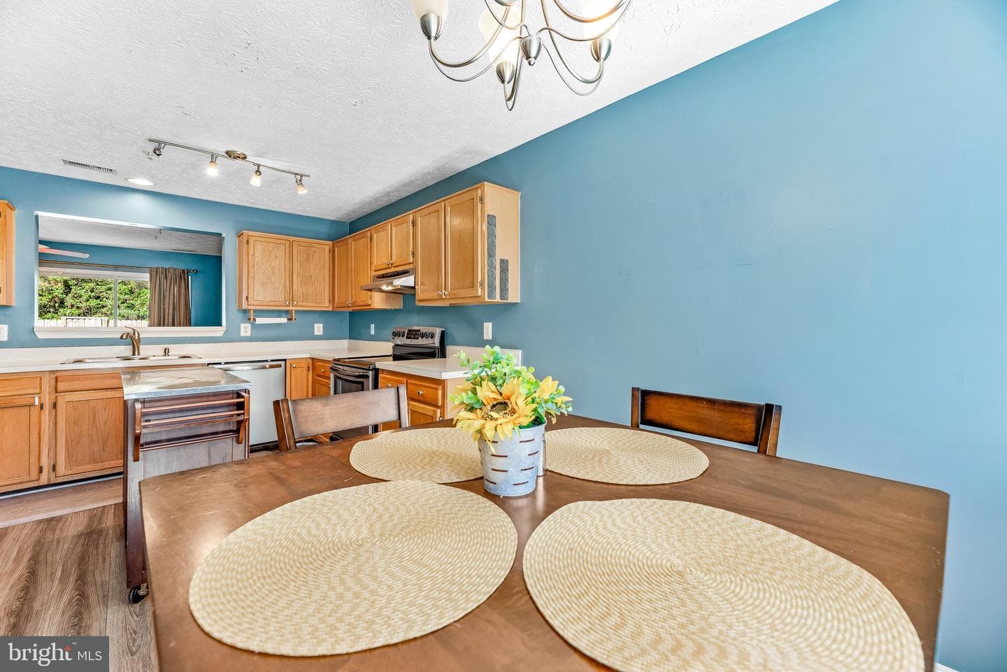 48213 Picketts Harbor Court photo 6