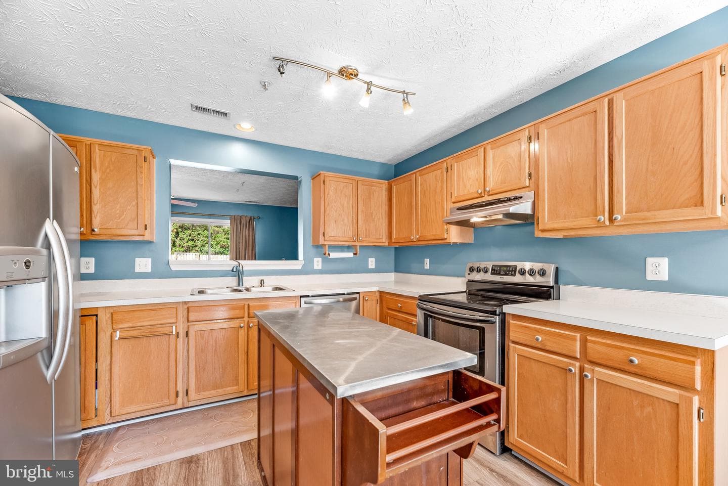 48213 Picketts Harbor Court photo 8