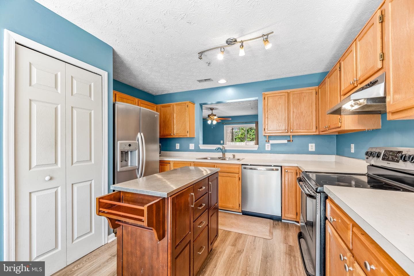 48213 Picketts Harbor Court photo 9