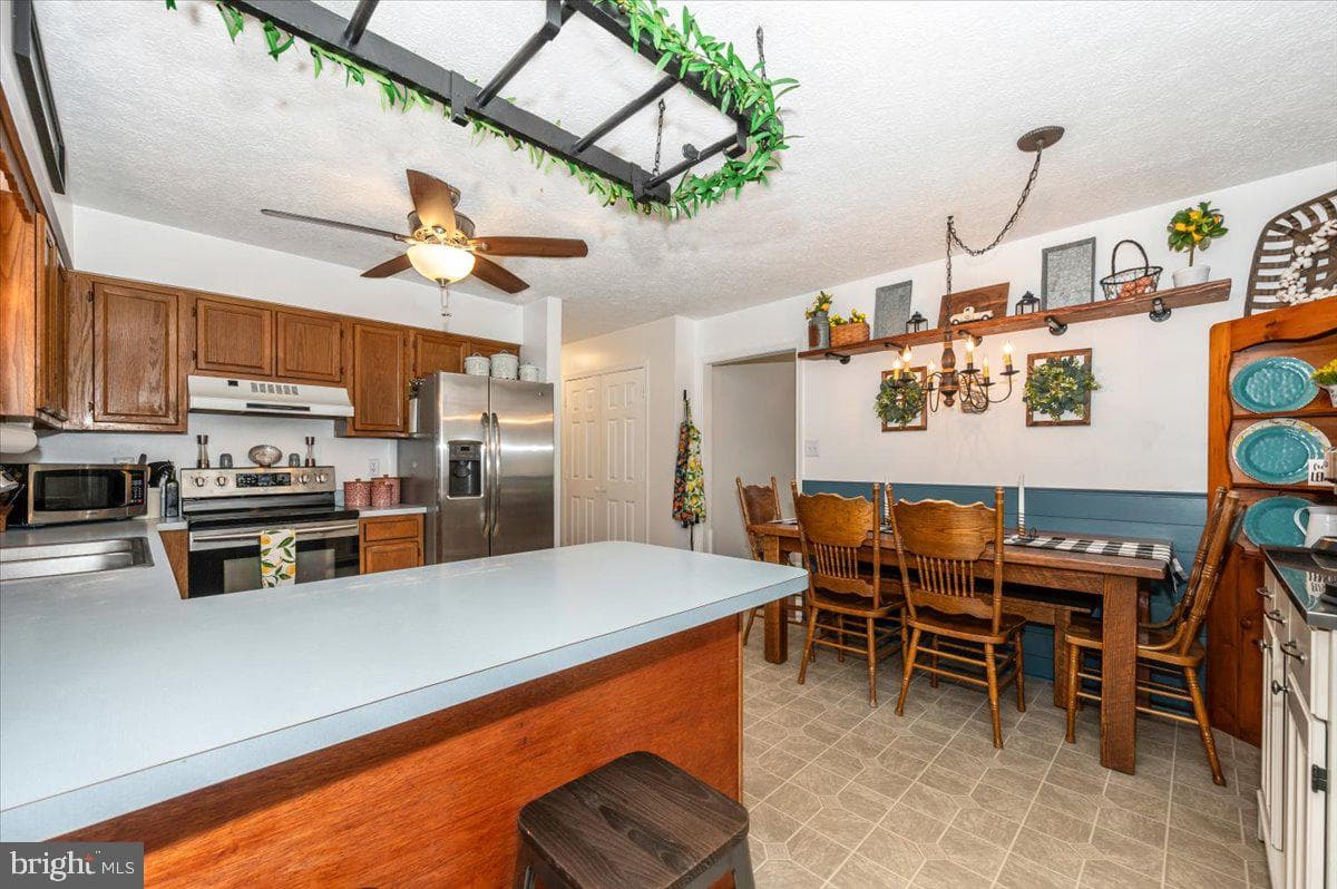 27075 Lenore Ct photo 6