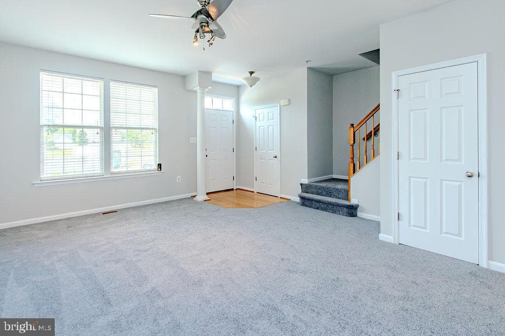 46124 Thoroughbred Way photo 2