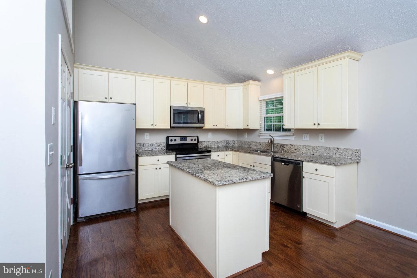21530 Warwick Court photo 16