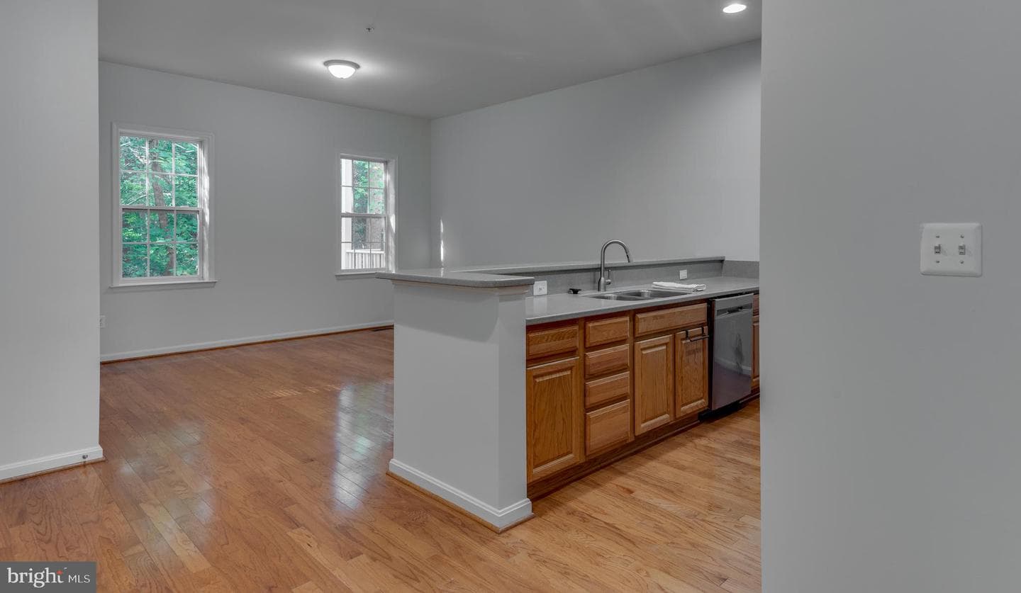 22539 Landing Way photo 5