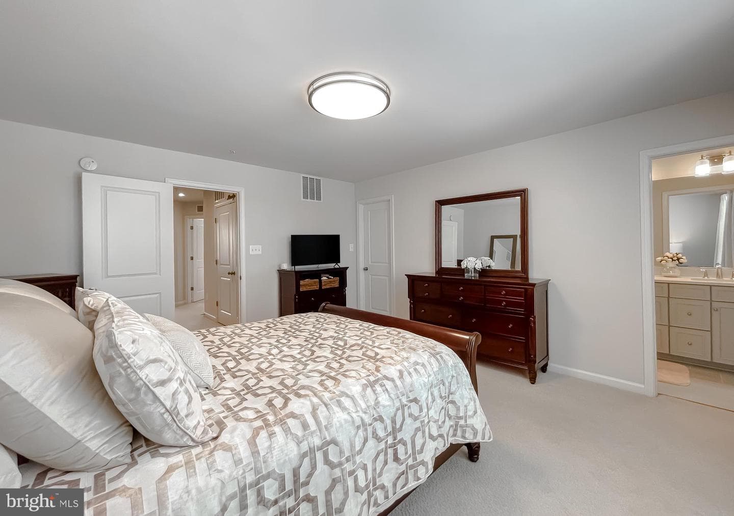 23084 Vanda Way photo 32