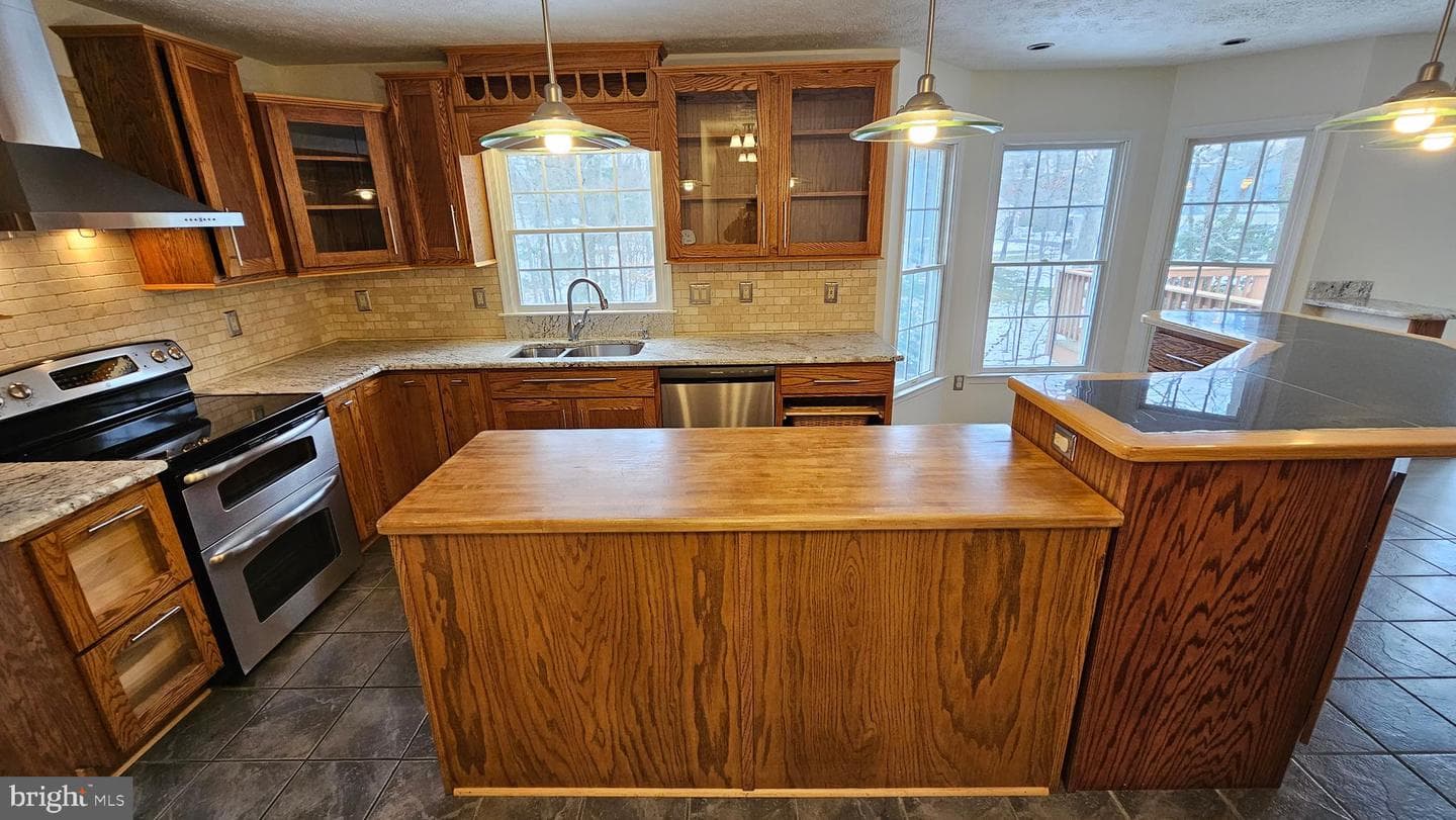 23188 Cherry Hill Court photo 4
