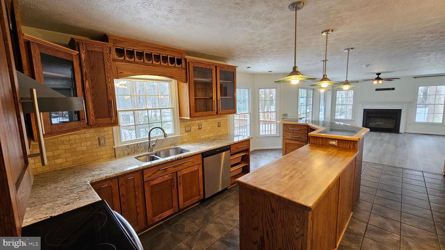 23188 Cherry Hill Court photo 9