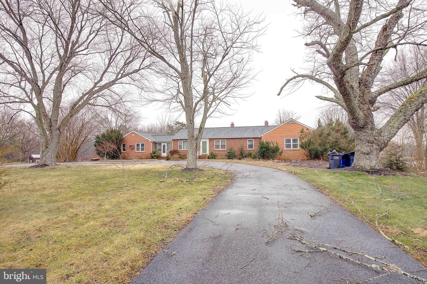 24820 Sotterley Road photo 3