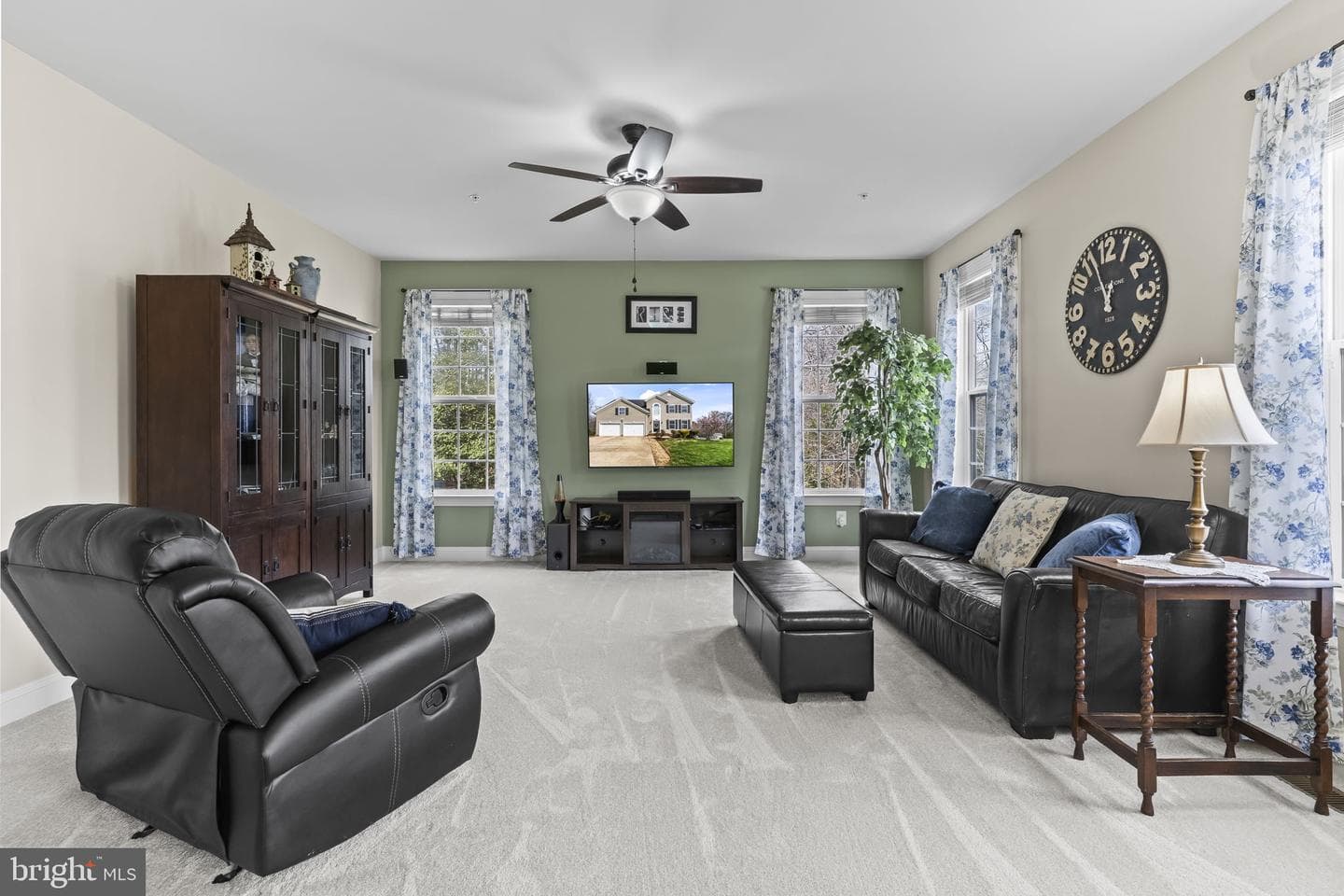 46976 Pembrooke Street photo 18