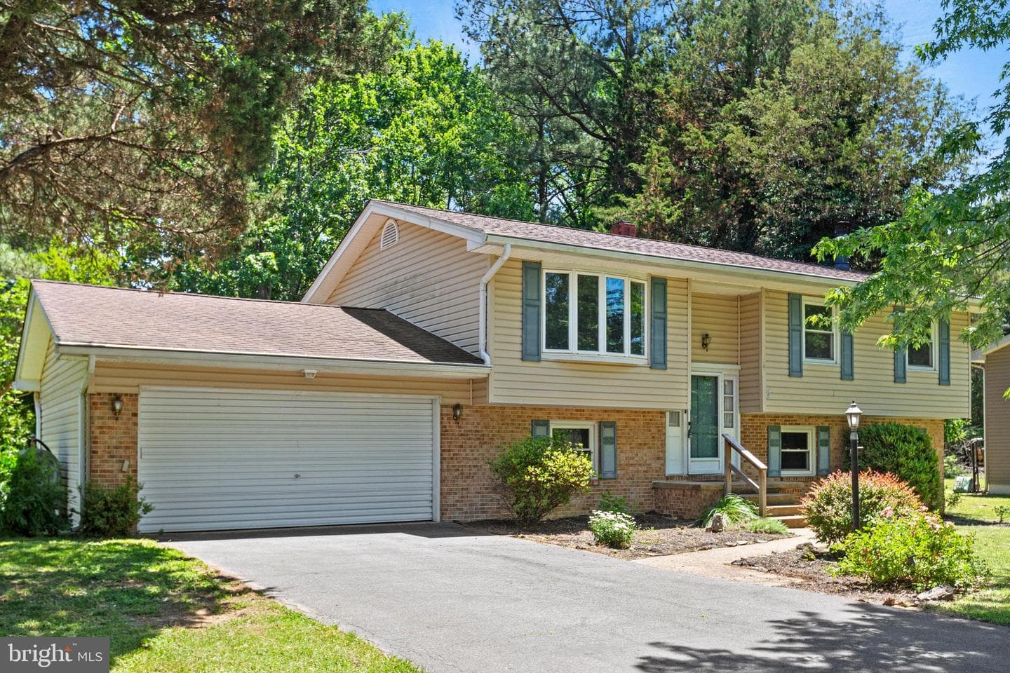 21404 Williams Dr photo 1