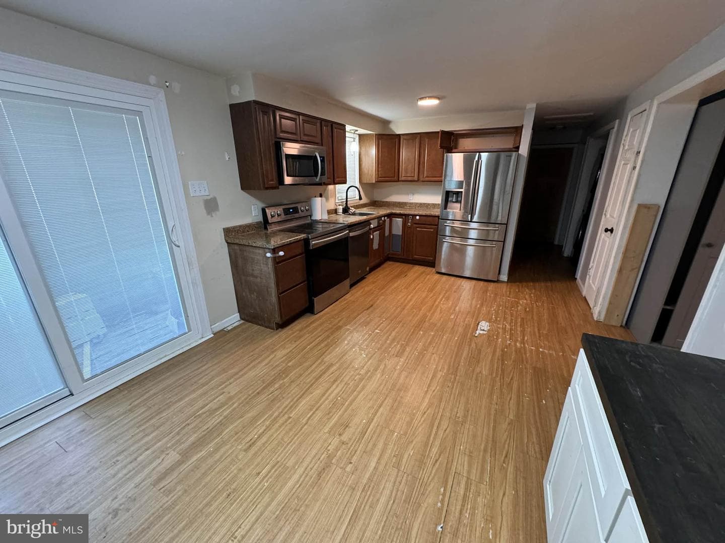21364 Cambridge Avenue photo 9