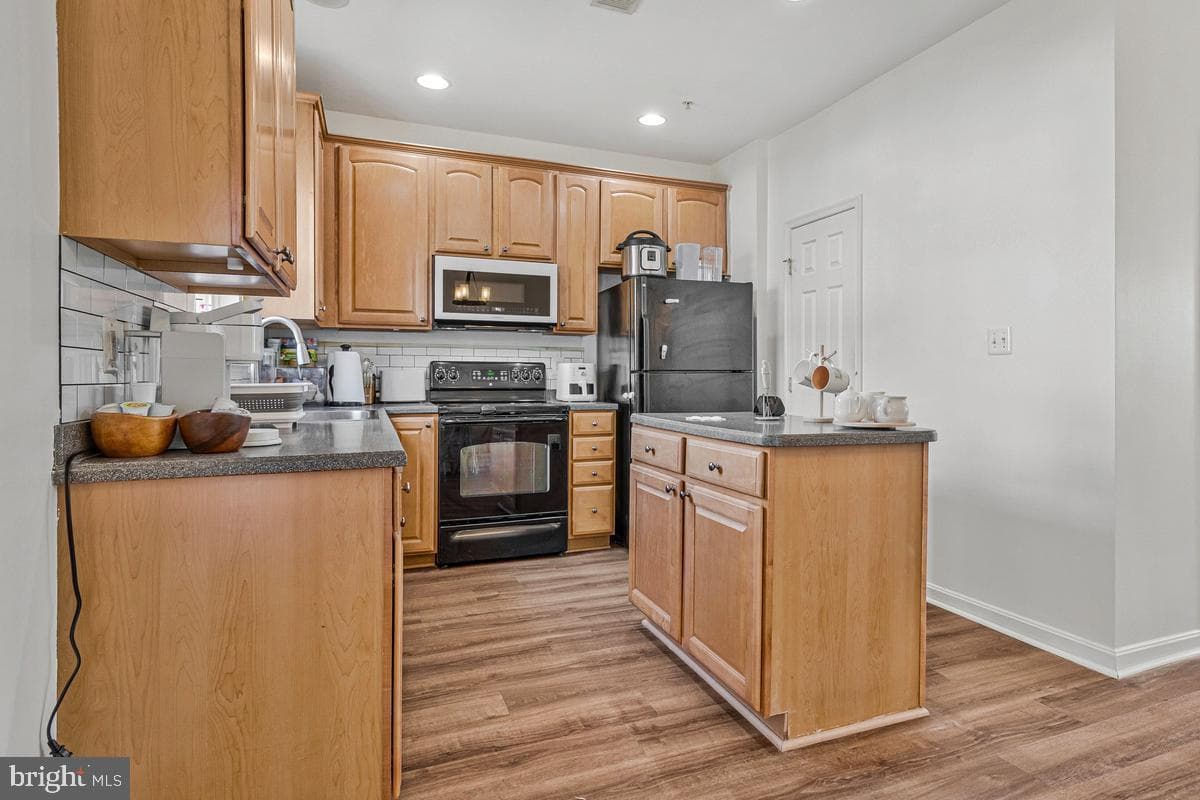46068 W Westbury Boulevard photo 14
