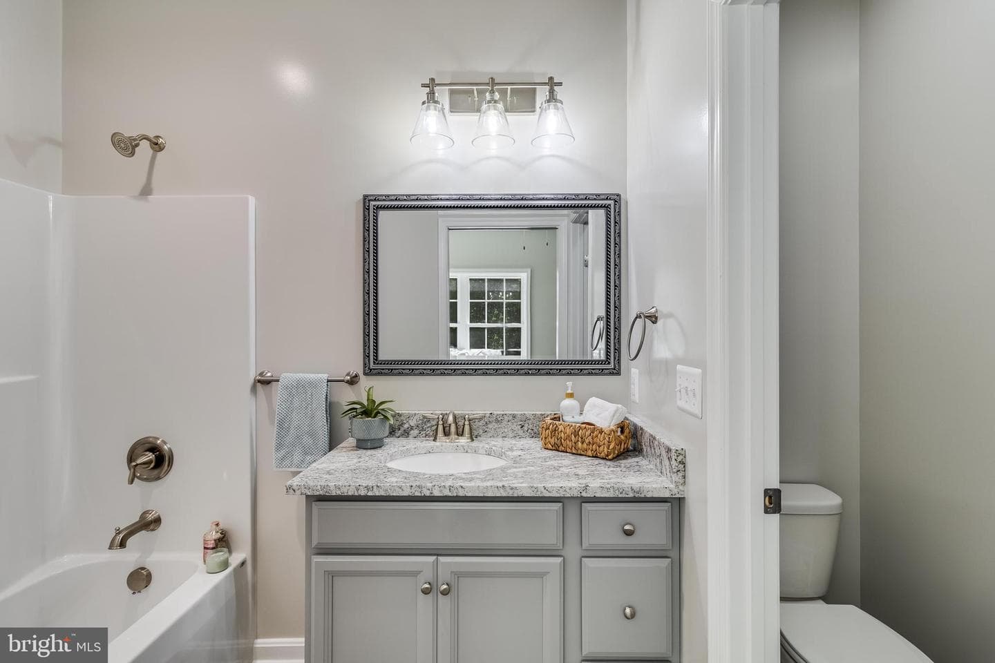 21183 Abell Road photo 12