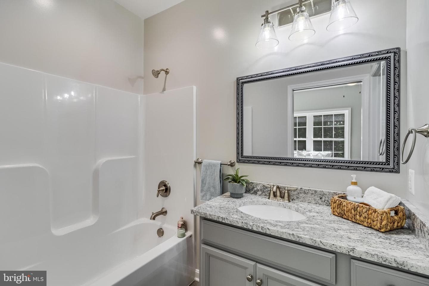 21183 Abell Road photo 24