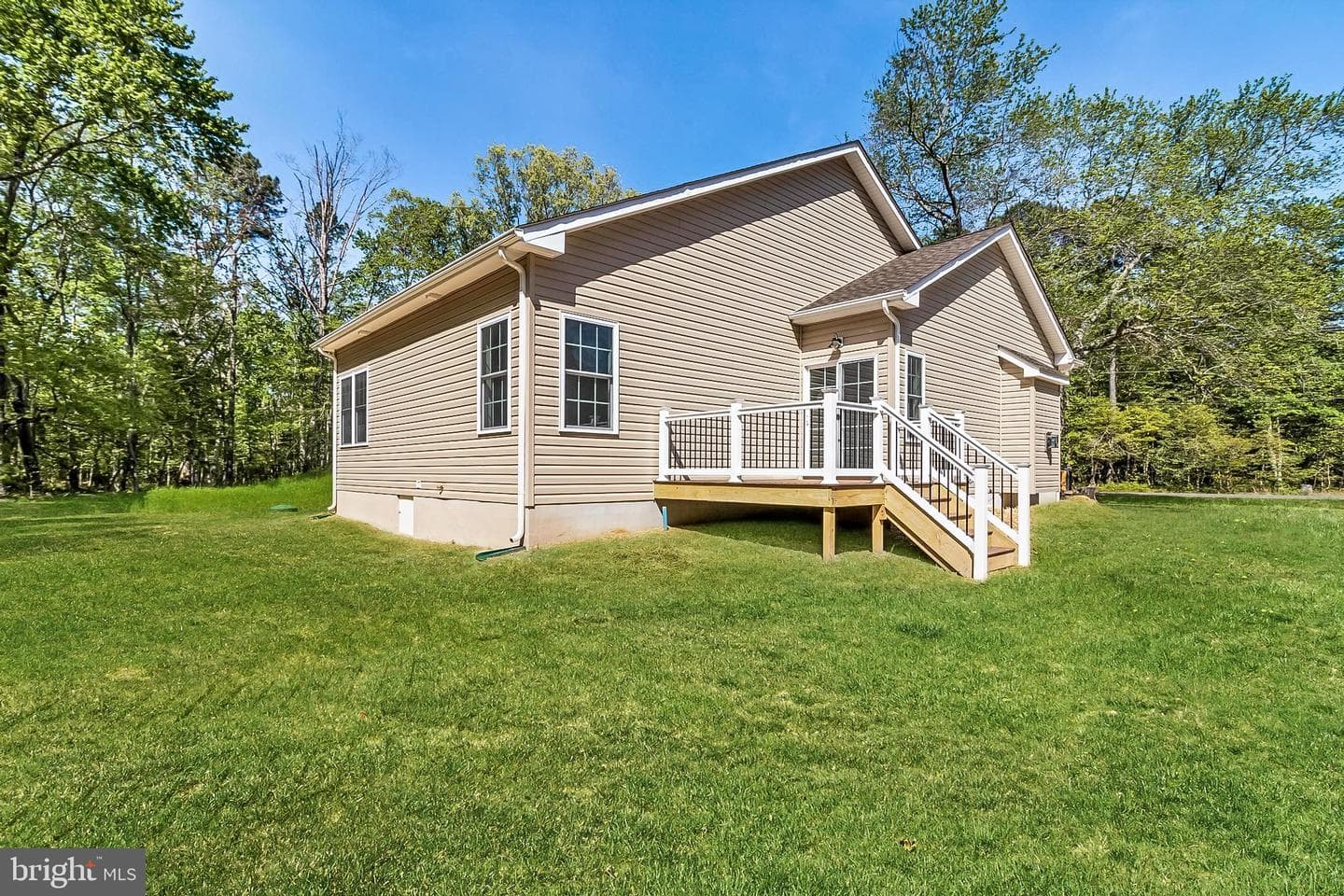 21183 Abell Road photo 3