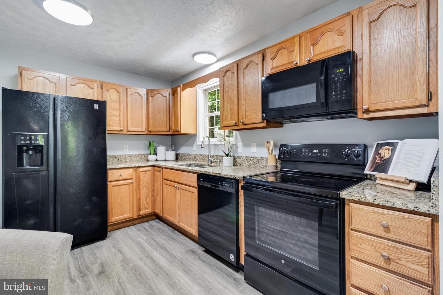 39500 Thomas Drive photo 4